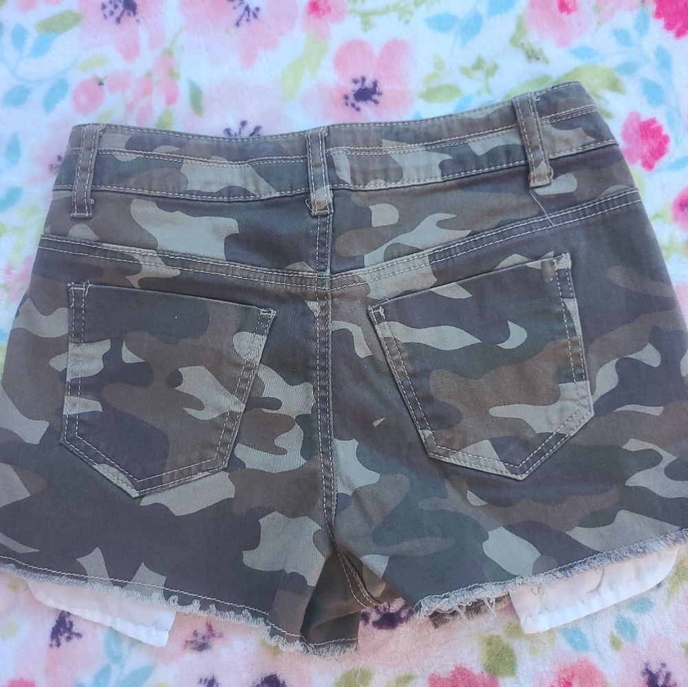 Camo High Rise Shorts - Picture 2 of 4